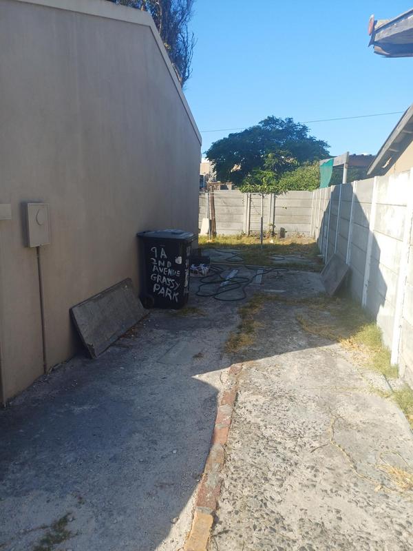 2 Bedroom Property for Sale in Grassy Park Western Cape